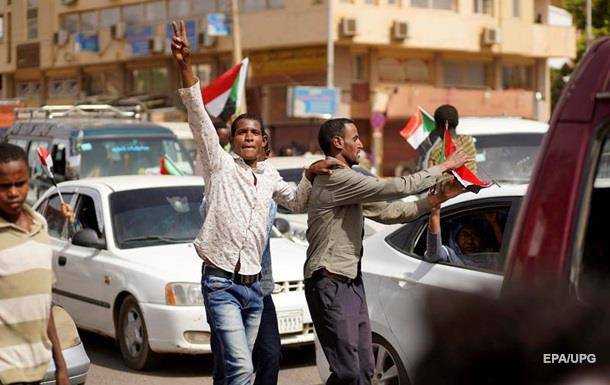 В Судане отменили комендантский час