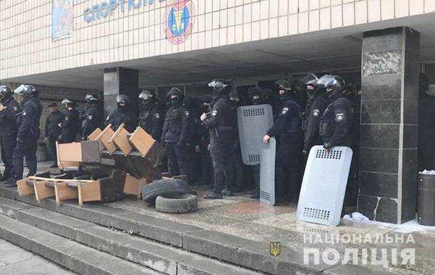 Захват спорткомплекса в Киеве: полиция задержала 62 человека