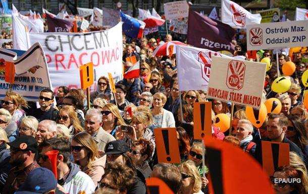 Нашли компромисс: учителя Польши приостановили забастовку