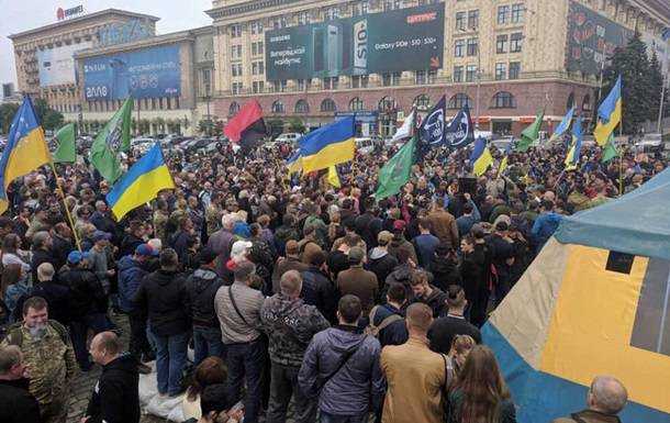 В спорной палатке в Харькове обустроят приемную