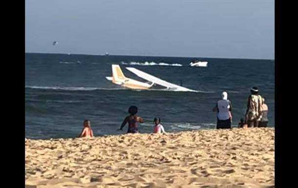 В США самолет совершил аварийную посадку в океане