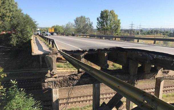 Укравтодор объяснил, почему упал мост в Харькове