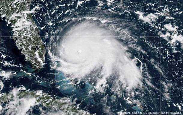 Ураган Дориан в США: 830 тысяч жителей готовят к эвакуации