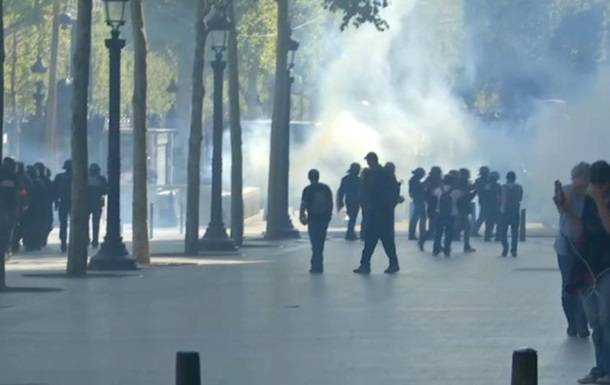 В Париже применили газ против протестующих