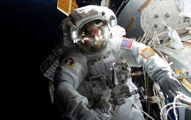 Американские космонавты совершили семичасовую космическую прогулку