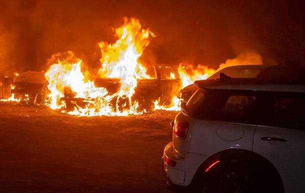 В Днепре сгорели четыре автомобиля