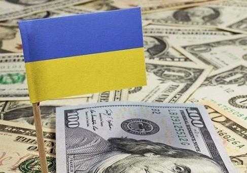Новые пенсии и зарплаты в Украине: сколько и кто будет получать