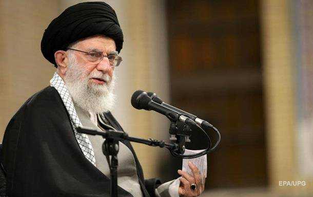 Лидер Ирана Хамени назвал "пощечиной" удар по базам США в Ираке