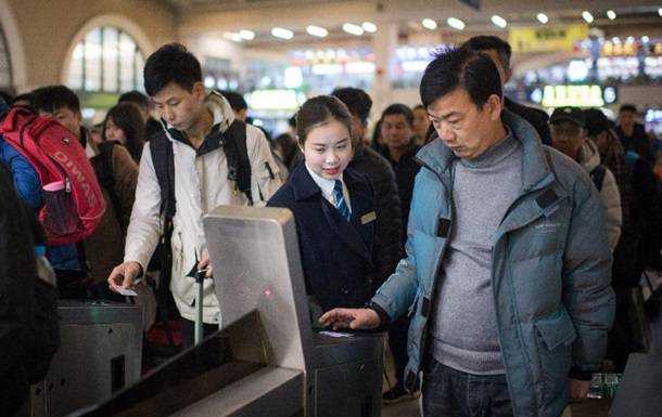 В Китае из-за неизвестного вируса ограничивают туристов