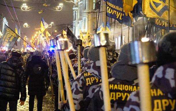 В Харькове прошло масштабное факельное шествие