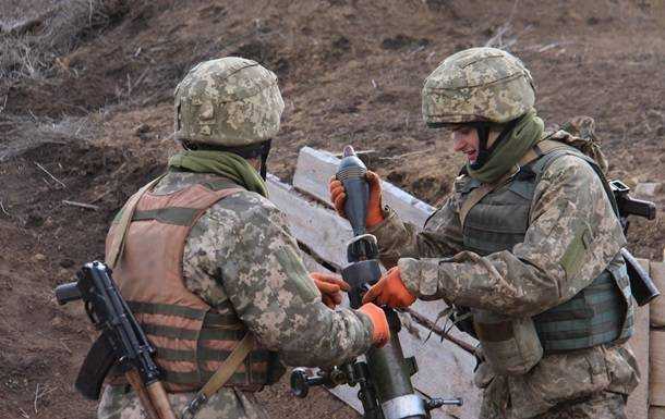 На Донбассе применили артиллерию и минометы, ранен боец