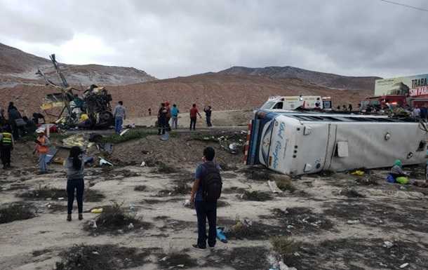 В Перу 80 человек пострадали при столкновении двух автобусов
