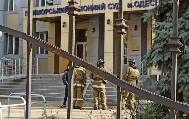 В Одесском суде  обвиняемый с гранатой взял судей в заложники