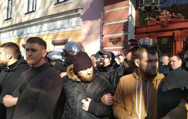 В Одессе потасовки: активисты блокируют отель