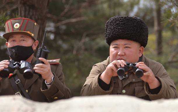 Ким Чен Ын провел военные учения