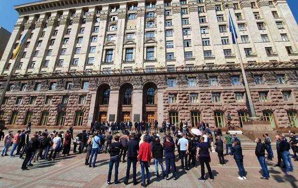 Протестующие в Киеве добились снятия запрета на продажу кофе