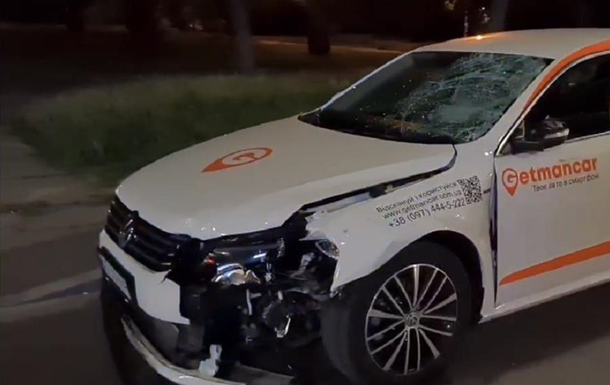 Пешехода в Киеве сбили сразу два авто