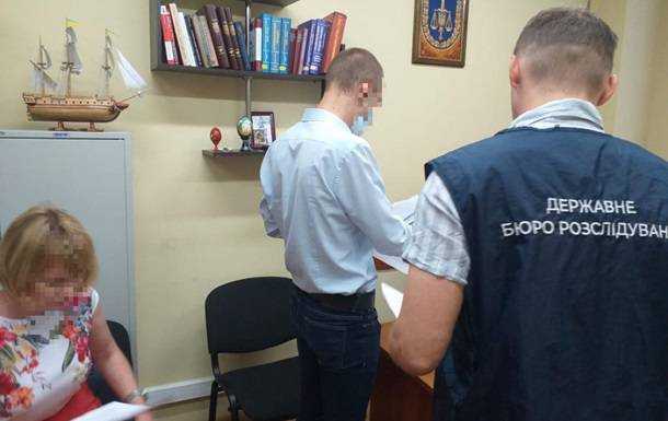 Полицейского подозревают в потере изъятых при обыске 1,2 млн гривен