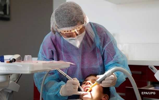 Стоматологи заявили о поражении COVID-19 полости рта