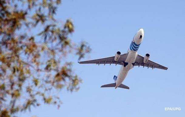 В Испании самолет приземлился из-за отказа украинца надеть маску