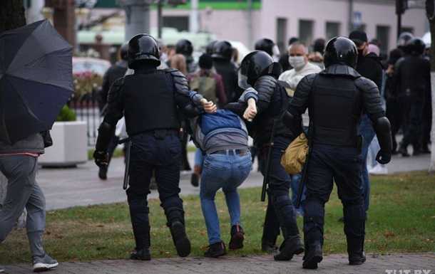 Белорусские силовики задержали более 300 митингующих