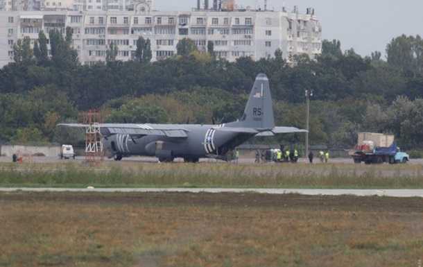 В Одессе аварийно сел военный самолет США