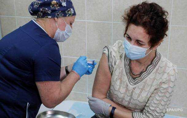 В России выявили коронавирус у еще одного вакцинированного медика