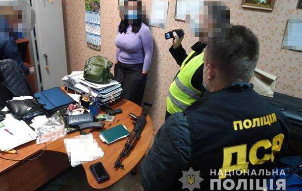 В Киеве нотариуса задержали на миллионной взятке