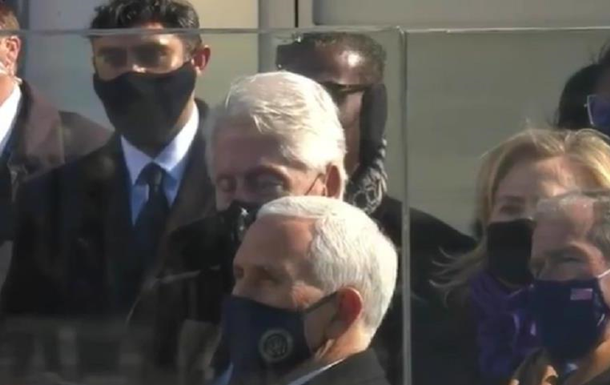 Клинтон задремал во время речи Байдена