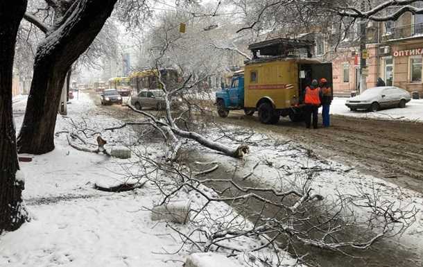 В Украине выпало более метра снега