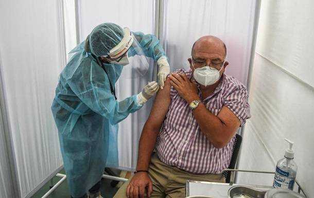 Глава МЗС Перу пішла у відставку через таємну вакцинацію