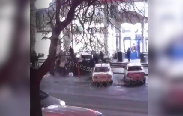 В Одесі авто поліції збило жінку на тротуарі