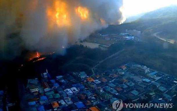 У Південній Кореї спалахнула масштабна лісова пожежа