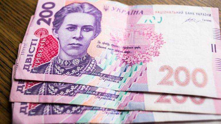 С завтрашнего дня в Украине появятся новые купюры 200 гривен.