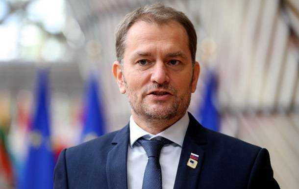 У Словаччині прем'єр погодився піти у відставку через скандал із Супутником V