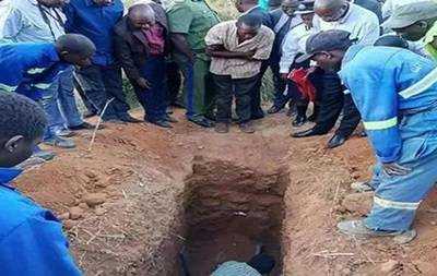 Дива не сталося: в Замбії знахаря поховали заживо