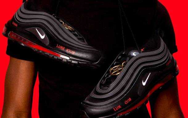 Nike виграла суд проти творців "сатанинського" взуття