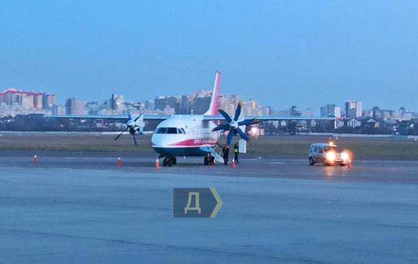 В аеропорту Київ екстрено сів літак