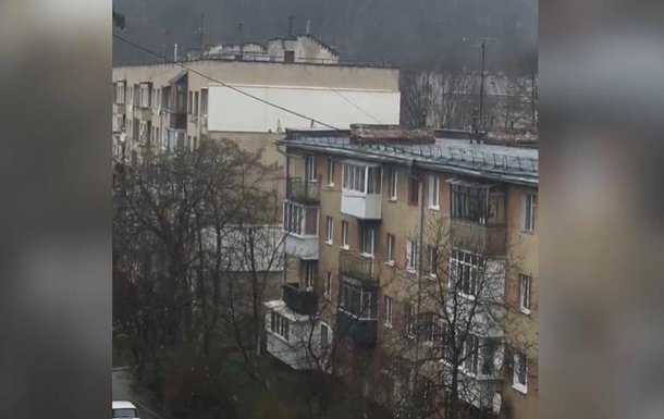 На західній Україні йдуть хуртовини та снігопади