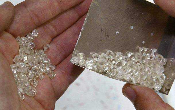 У Гонконзі виявили найбільшу партію контрабандних діамантів