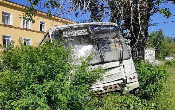 У Росії автобус збив на смерть шістьох осіб на зупинці