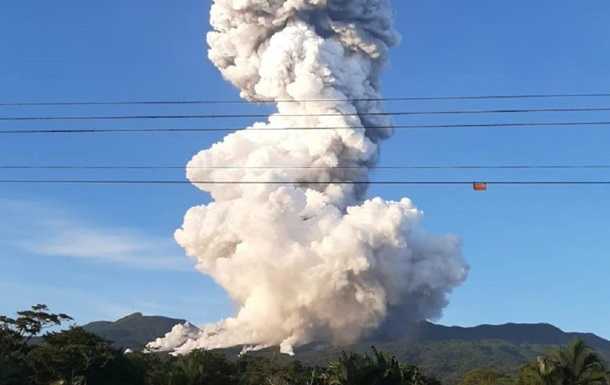 У Коста-Ріці почав вивергатися вулкан