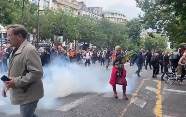 У Франції протестували проти вакцинації