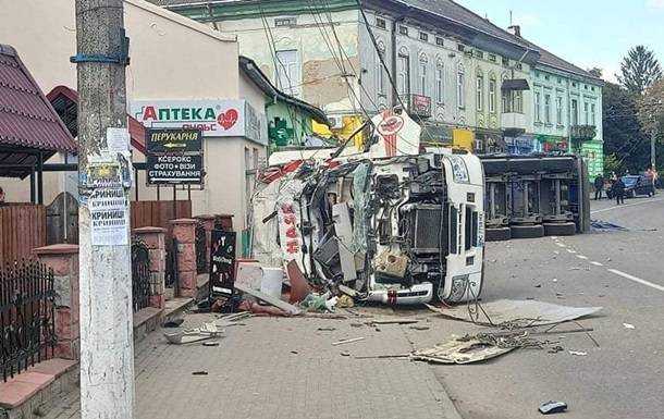 Поліція уточнила кількість жертв ДТП з вантажівкою на Львівщині