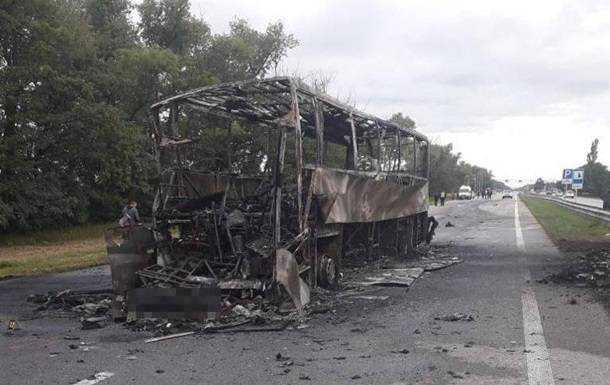 На Житомирщині після ДТП згорів автобус, є жертви