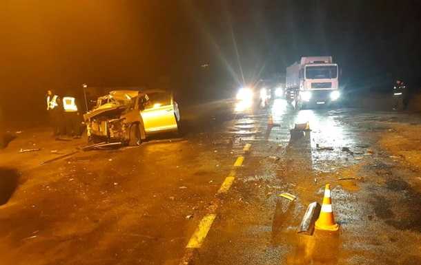 На Сумщині в ДТП з вантажівкою загинули три людини