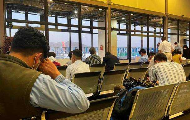 Міжнародний аеропорт Кабула офіційно відновив роботу