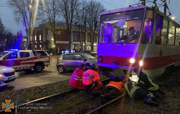 Житель Запоріжжя загинув під колесами трамвая