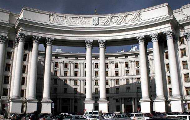 МЗС назвало "передчасною" евакуацію дипломатів з України