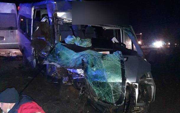 У Херсонській області зіткнулися автобус і легковик: є жертва